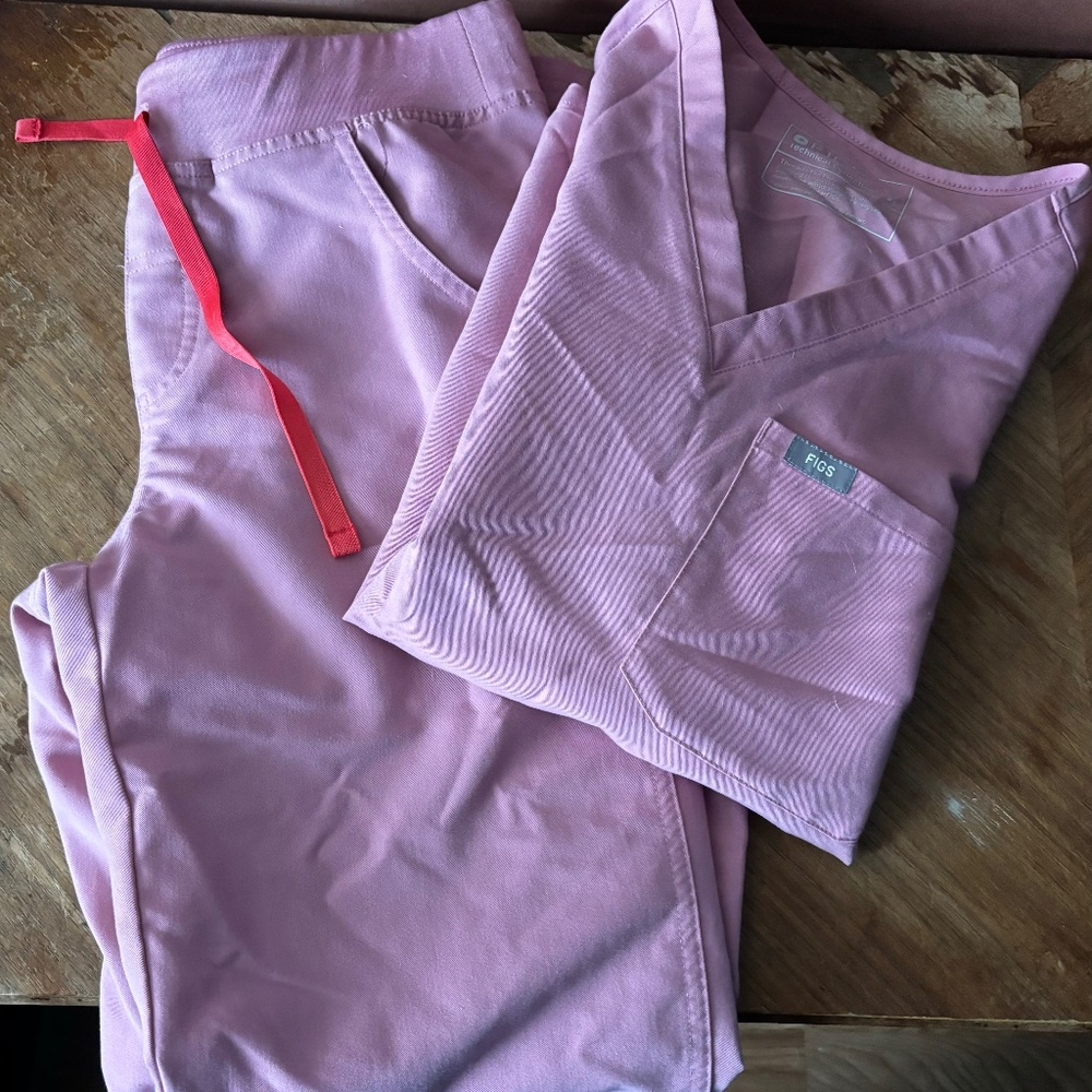 Figs chalk pink scrub set XS